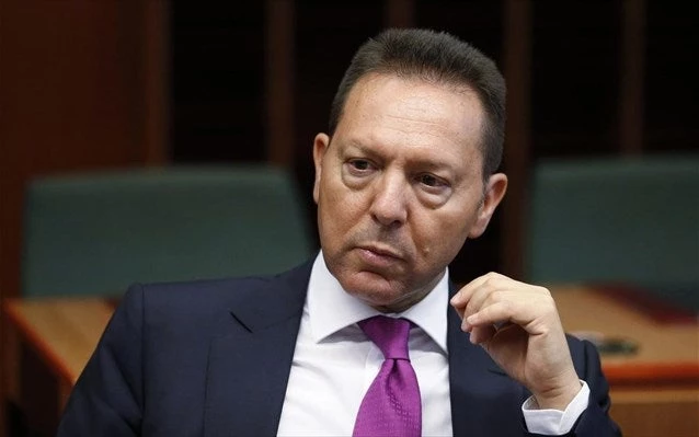 Το FBI «τρώει» (;) τον Διοικητή της Τράπεζας της Ελλάδας – Εμπλέκει τον ίδιο και την σύζυγο του στο σκάνδαλο της Novartis – Έγγραφα